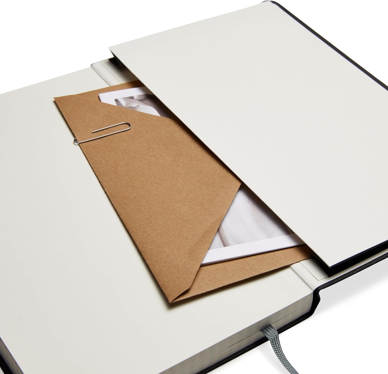 Amazon Basics A5 Notizbuch mit 240 linierten Seiten, Schwarz – Bild 4
