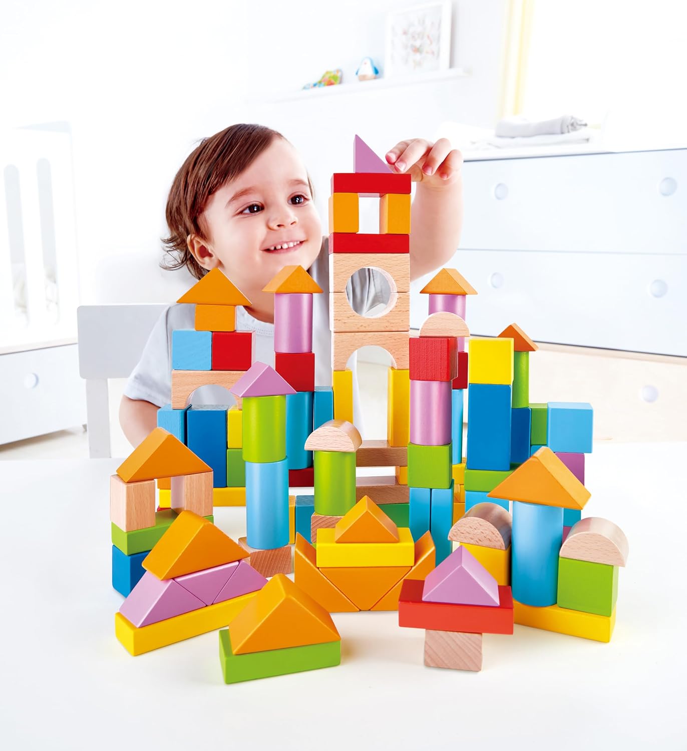 Hape Wunderbare Holzbausteine - 101-teiliges Set mit bunten Klötzen, Motorik- und Konstruktionsspielzeug, zur Förderung der Feinmotorik, für Kinder ab 12 Monaten – Bild 5