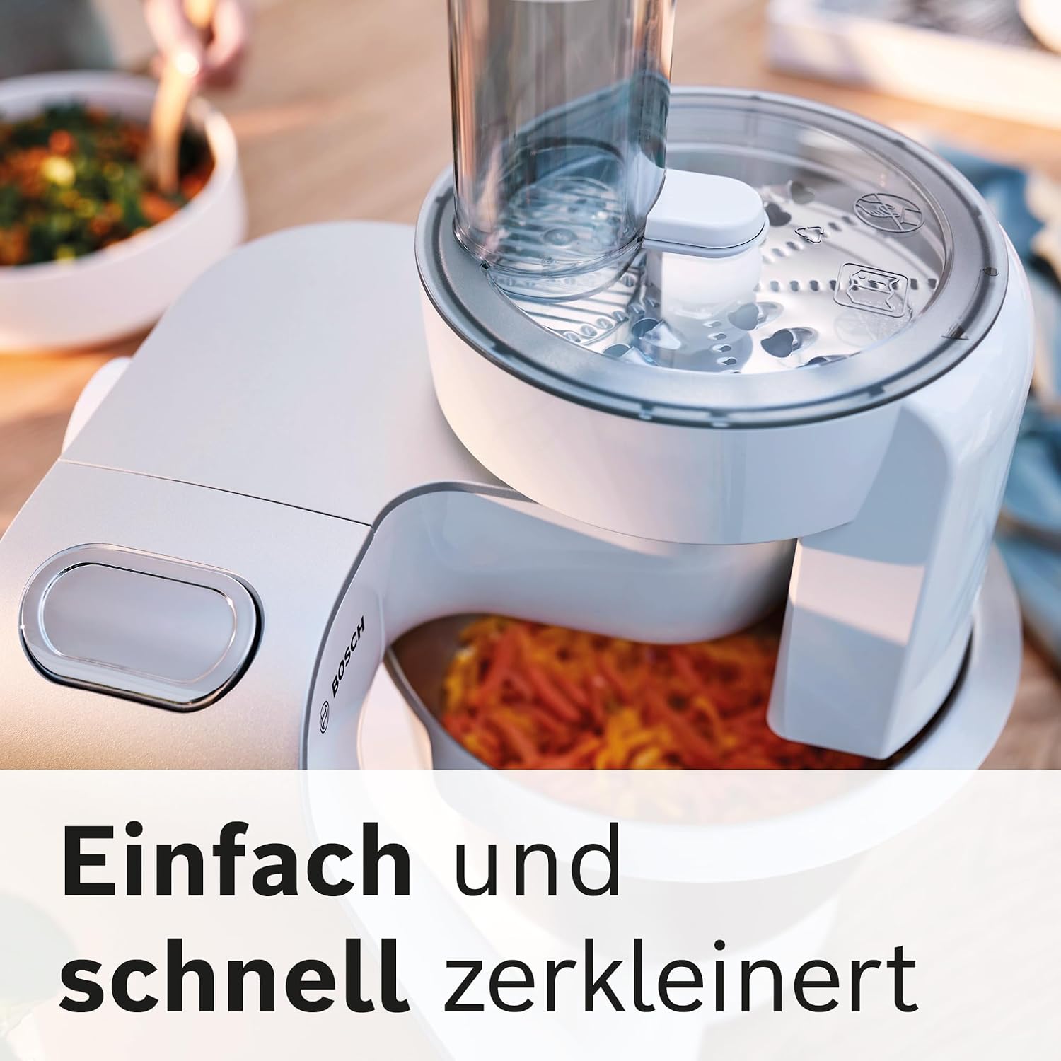 Bosch Küchenmaschine Serie 4, Edelstahl-Schüssel 3,9 L, Knethaken, Schlag- und Rührbesen Edelstahl spülmaschinenfest, Mixer 1,25 L, Durchlaufschnitzler, 3 Scheiben, 1000 W, Weiß, MUM58W20 – Bild 6