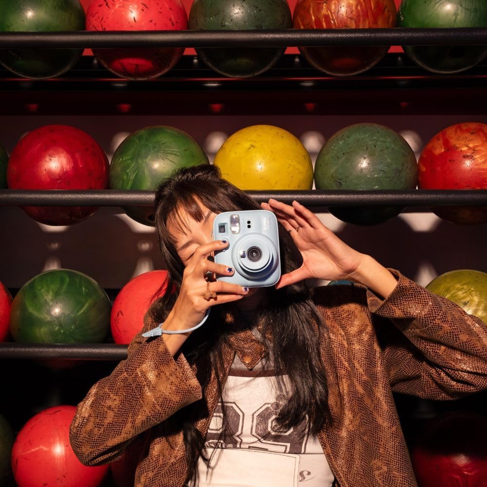 FUJIFILM instax mini 13™ Sofortbildkamera für Erwachsene | Kamera mit Sofortdruck für farbige Erinnerungen zum Anfassen – Selfiespiegel, Nahaufnahmemodus & automatische Belichtung | Frost Blue – Bild 5