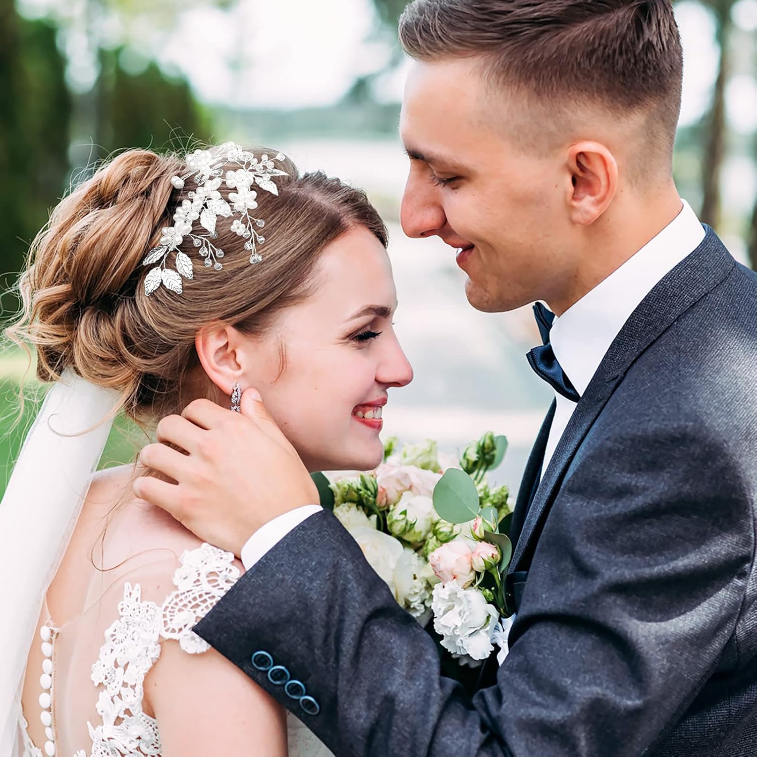 Kiiwah 4 Stück Haarschmuck Hochzeit Perle Blume Braut Haarkamm Strass Brautschmuck Braut Haarnadeln für Kommunion MäDchen Braut Brautjungfer(Silber) – Bild 6
