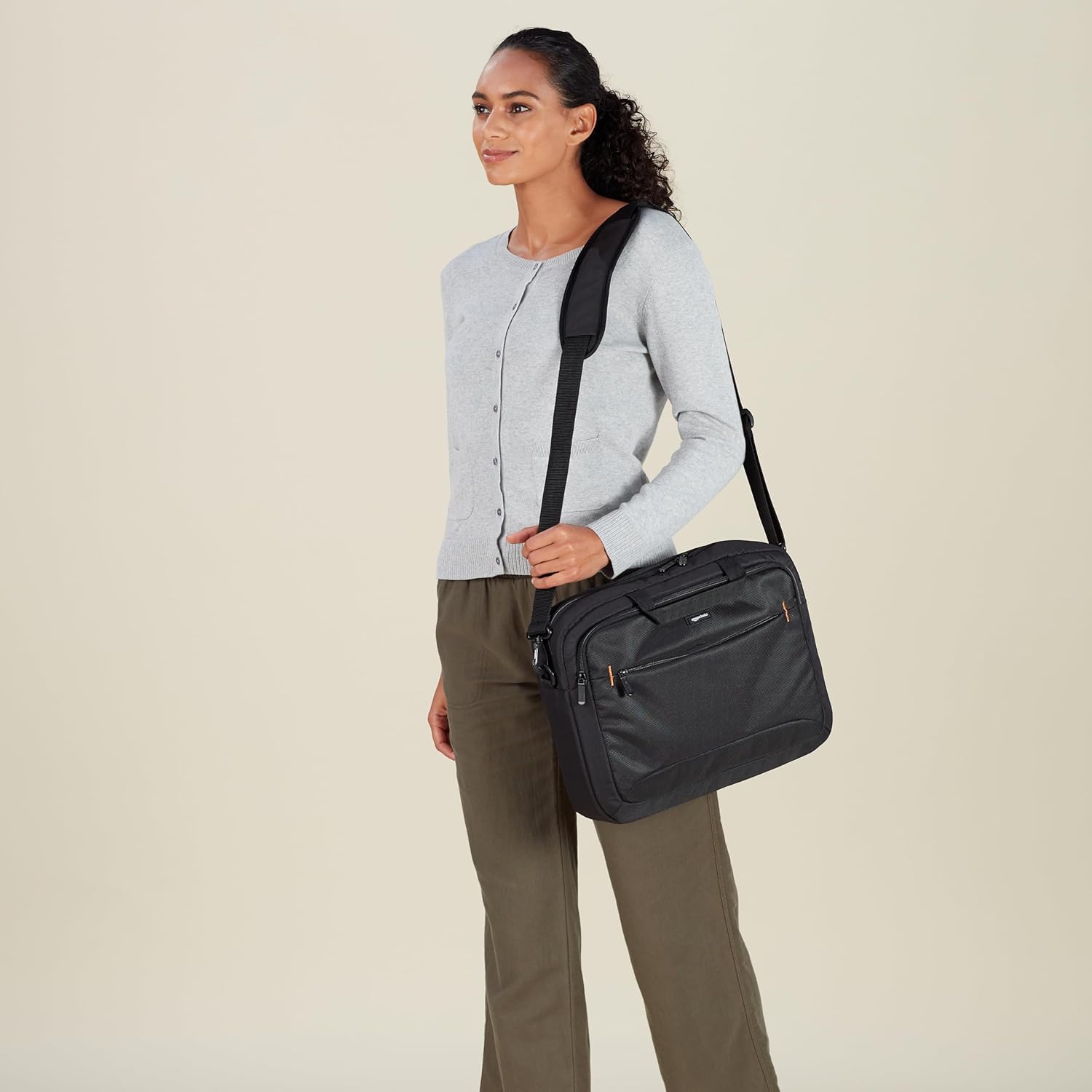 Amazon Basics Laptoptasche für Laptops bis 39,6cm, Schwarz – Bild 2