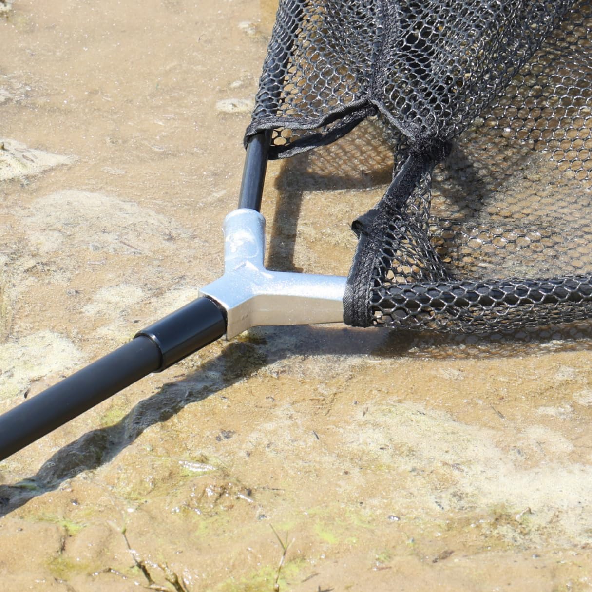 MK-Angelsport Karpfenkescher 42 Zoll – 2-teilig & gummiert – robuster Kescher für Karpfenangeln – faltbar, teleskopierbar & fischschonend – Angelkescher mit Netz für Profi & Einsteiger – Bild 6