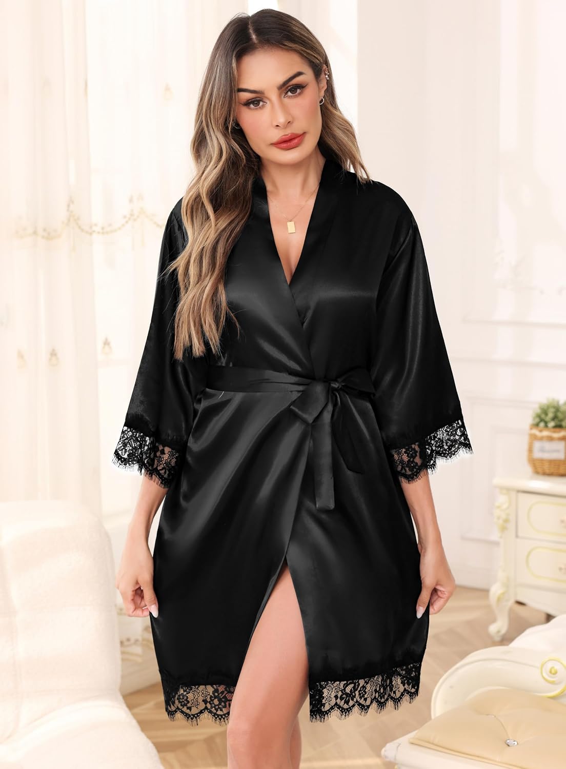 Lovasy Bademantel Damen Satin Kurz Kimono Elegante Spitze – Bild 3