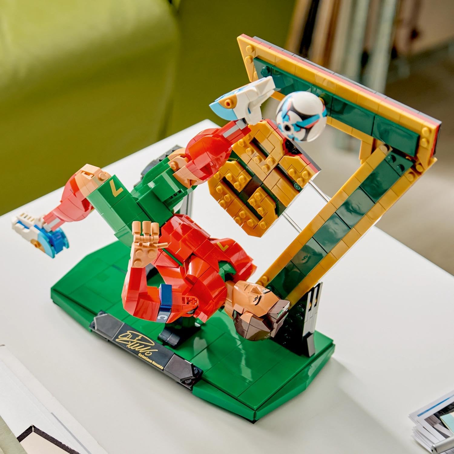 LEGO Editions Cristiano Ronaldo – Fußballlegende 43016 – Bild 5