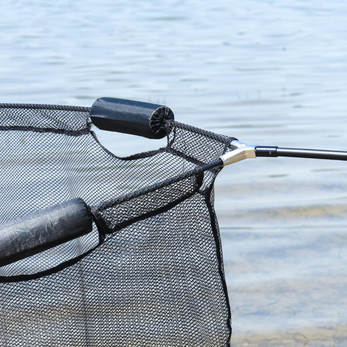 MK-Angelsport Karpfenkescher 42 Zoll – 2-teilig & gummiert – robuster Kescher für Karpfenangeln – faltbar, teleskopierbar & fischschonend – Angelkescher mit Netz für Profi & Einsteiger – Bild 4
