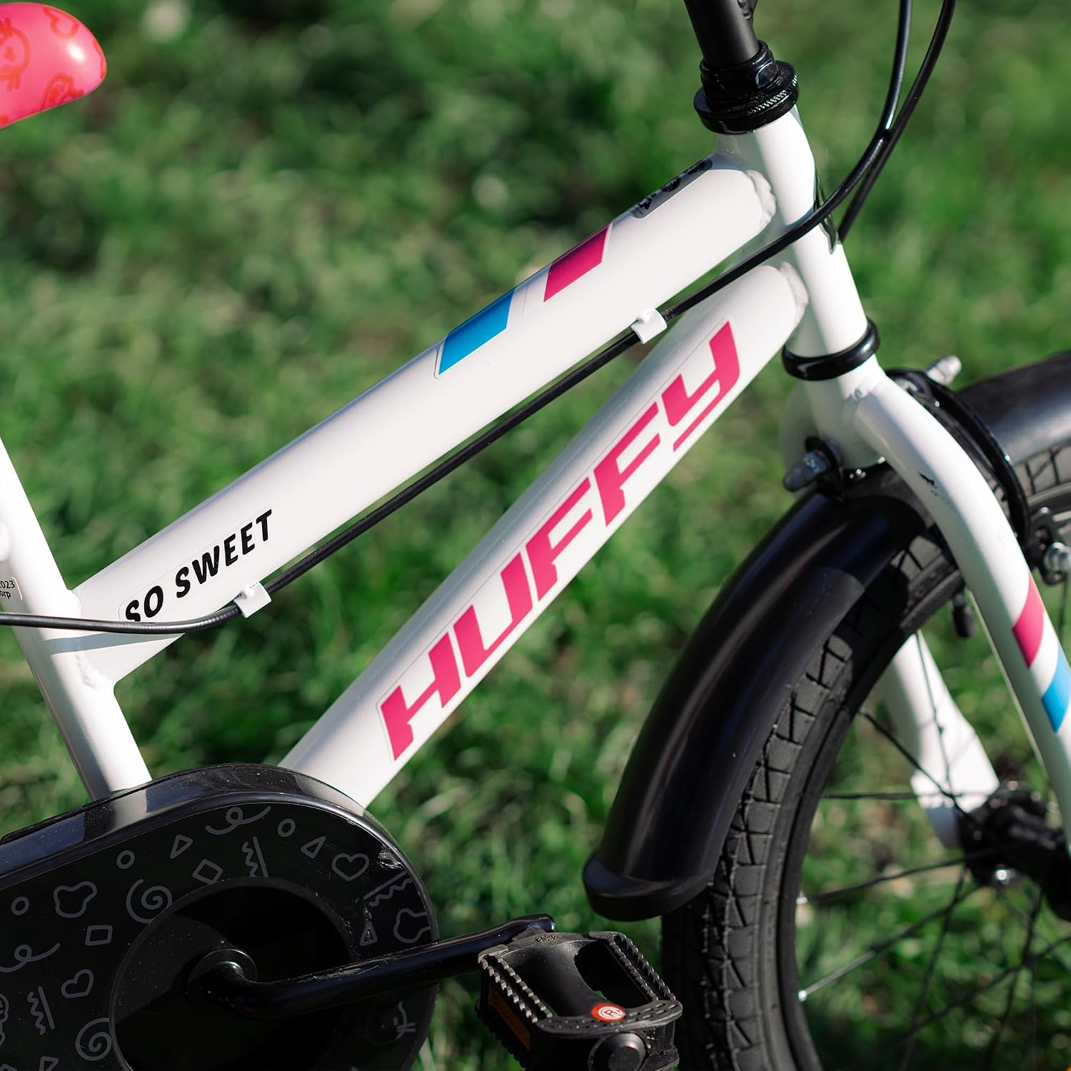 Huffy So Sweet Mädchenfahrrad Kinderfahrrad 12/16 / 20 Zoll, Fahrrad für Kinder 3–9 Jahre, Stahlrahmen, Handbremsen, Verstellbarer Sattel – Weiß, Ros, Blau – Bild 7