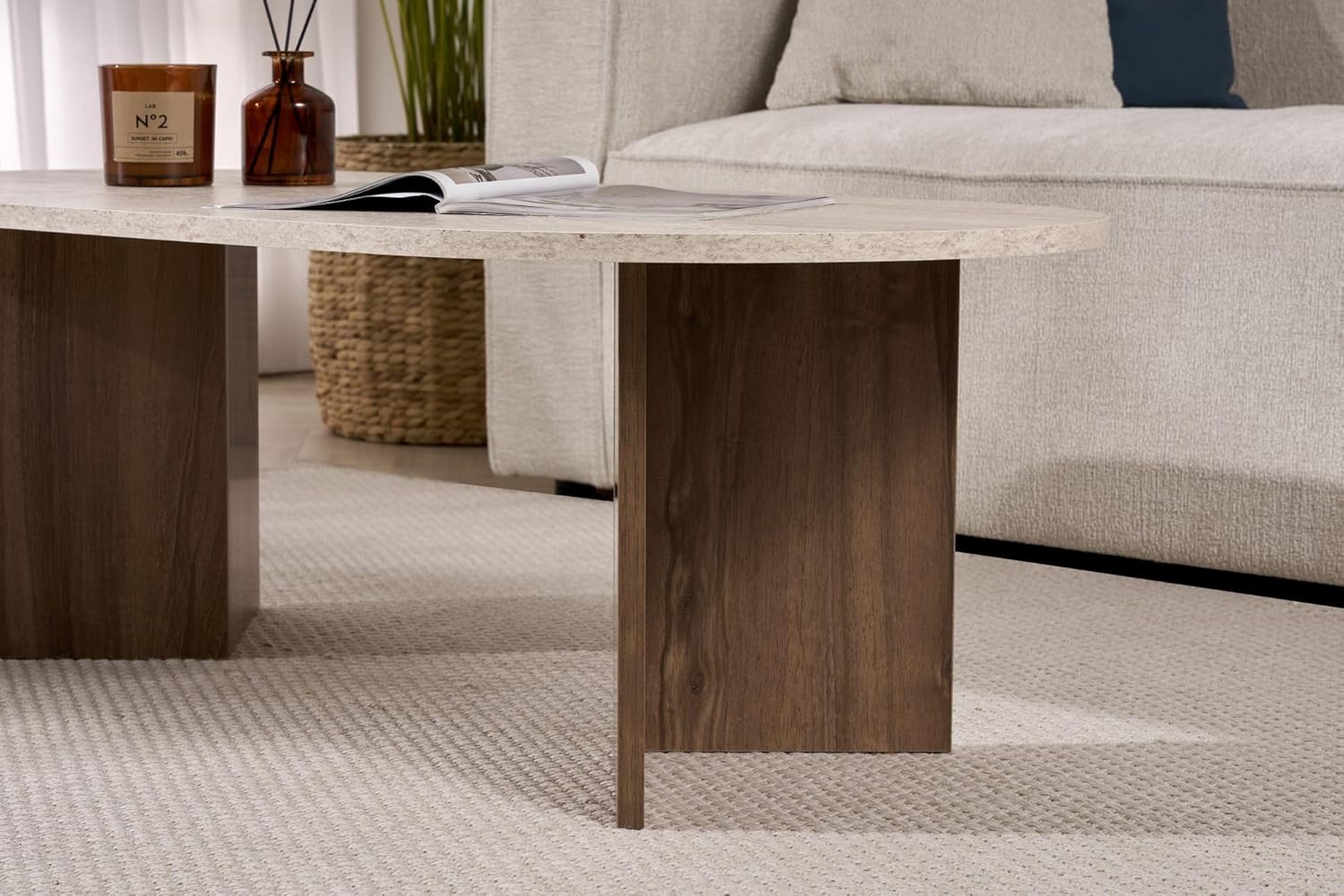 Moderner Couchtisch, 119 cm x 40 cm x 60 cm, Travertine & Walnuss-Farben | 100% melaminbeschichtete Spanplatte, 18 mm Stärke | stilvolles & funktionales Design für zeitgemäße Wohnräume – Bild 6