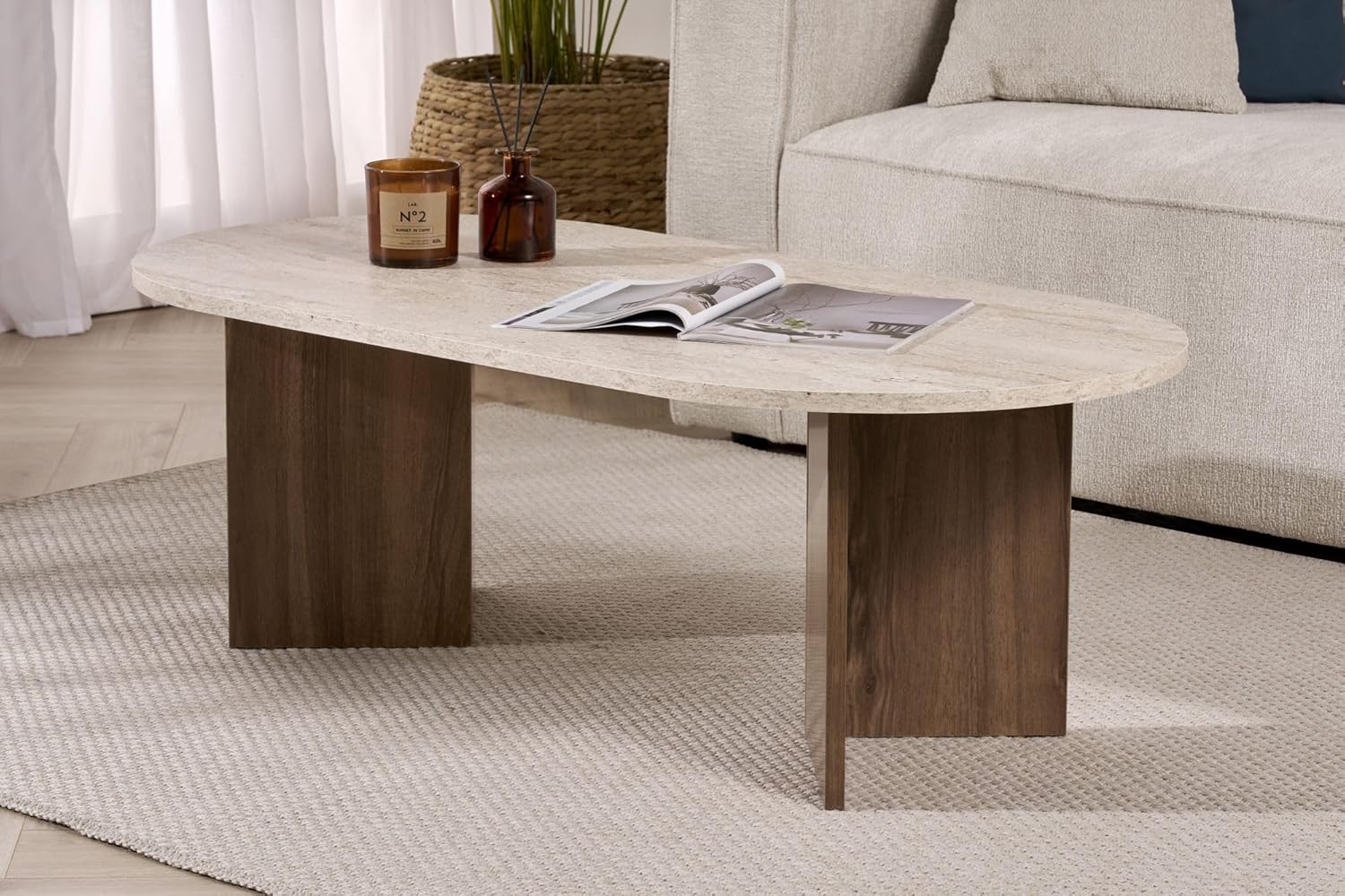 Moderner Couchtisch, 119 cm x 40 cm x 60 cm, Travertine & Walnuss-Farben | 100% melaminbeschichtete Spanplatte, 18 mm Stärke | stilvolles & funktionales Design für zeitgemäße Wohnräume – Bild 2