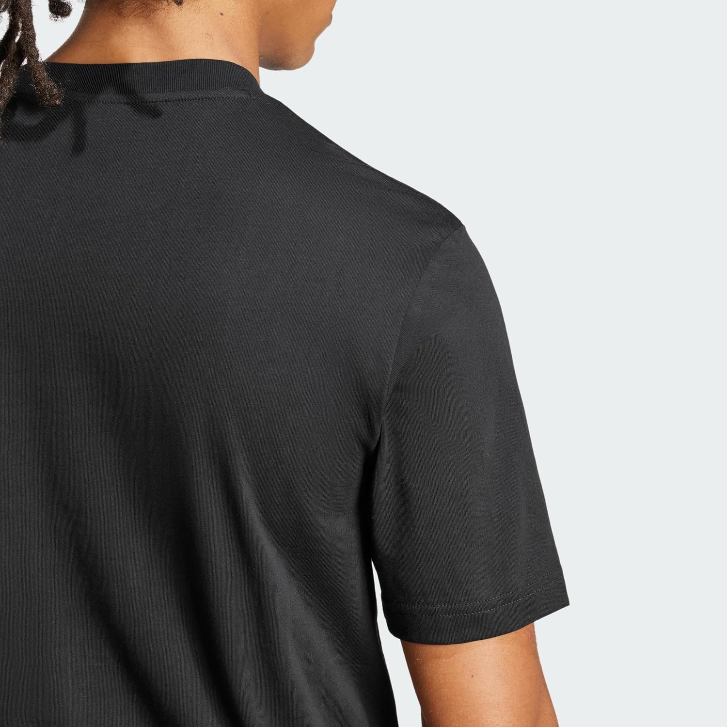 Adidas Herren Essentials SMALL Logo Single Jersey Tee – Bild 3