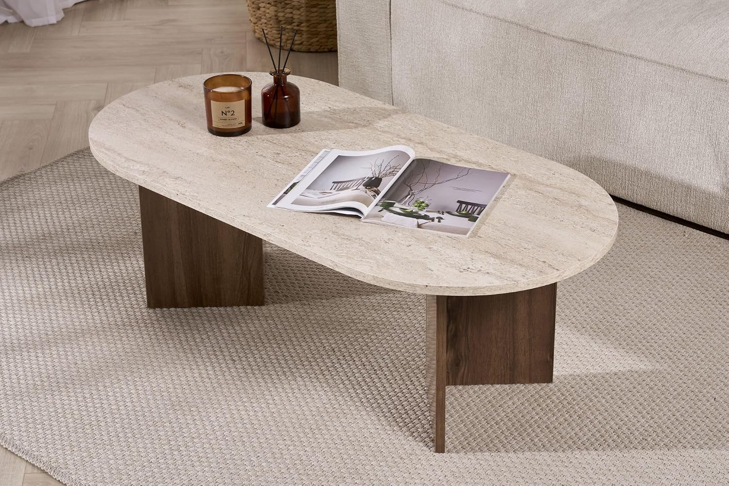 Moderner Couchtisch, 119 cm x 40 cm x 60 cm, Travertine & Walnuss-Farben | 100% melaminbeschichtete Spanplatte, 18 mm Stärke | stilvolles & funktionales Design für zeitgemäße Wohnräume – Bild 5